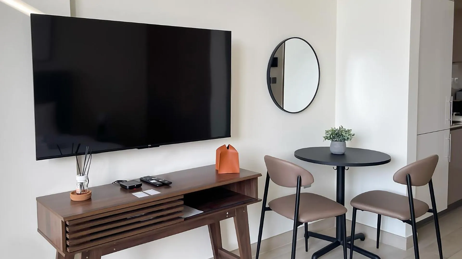 Modern & Bright Studio Space Dubai 0*,  United Arab Emirates