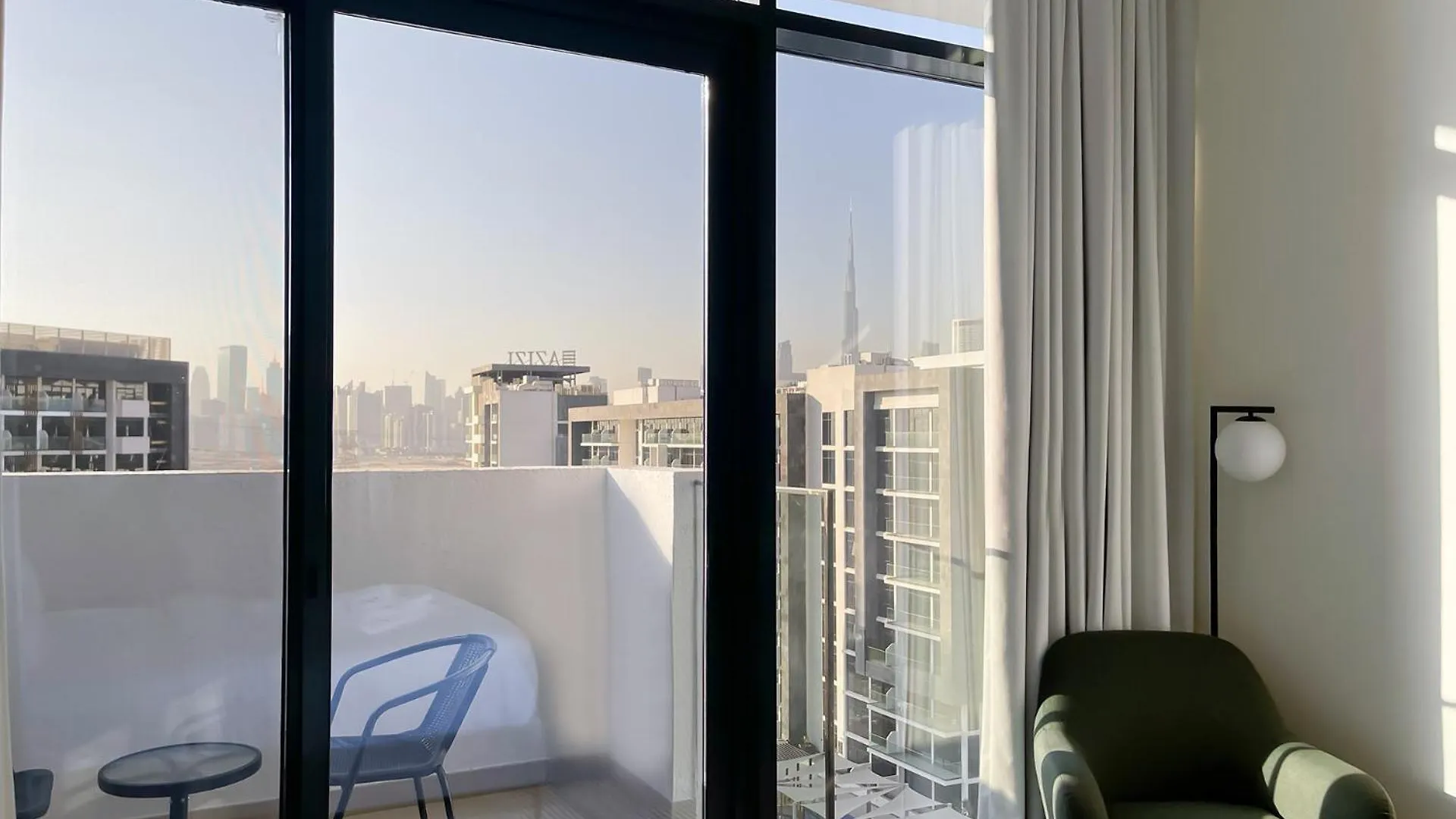 Modern & Bright Studio Space Dubai Apartment