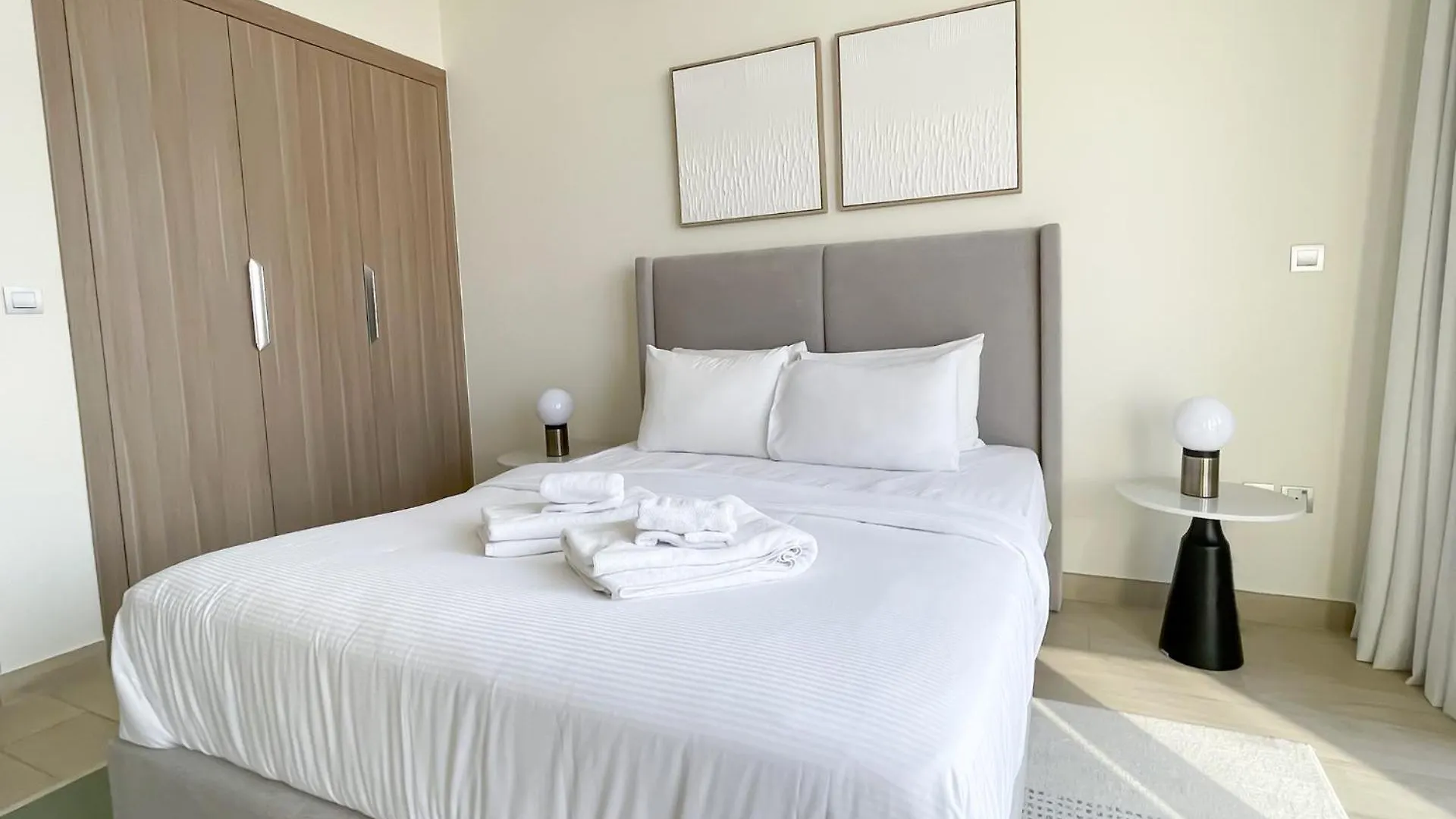 Modern & Bright Studio Space Dubai