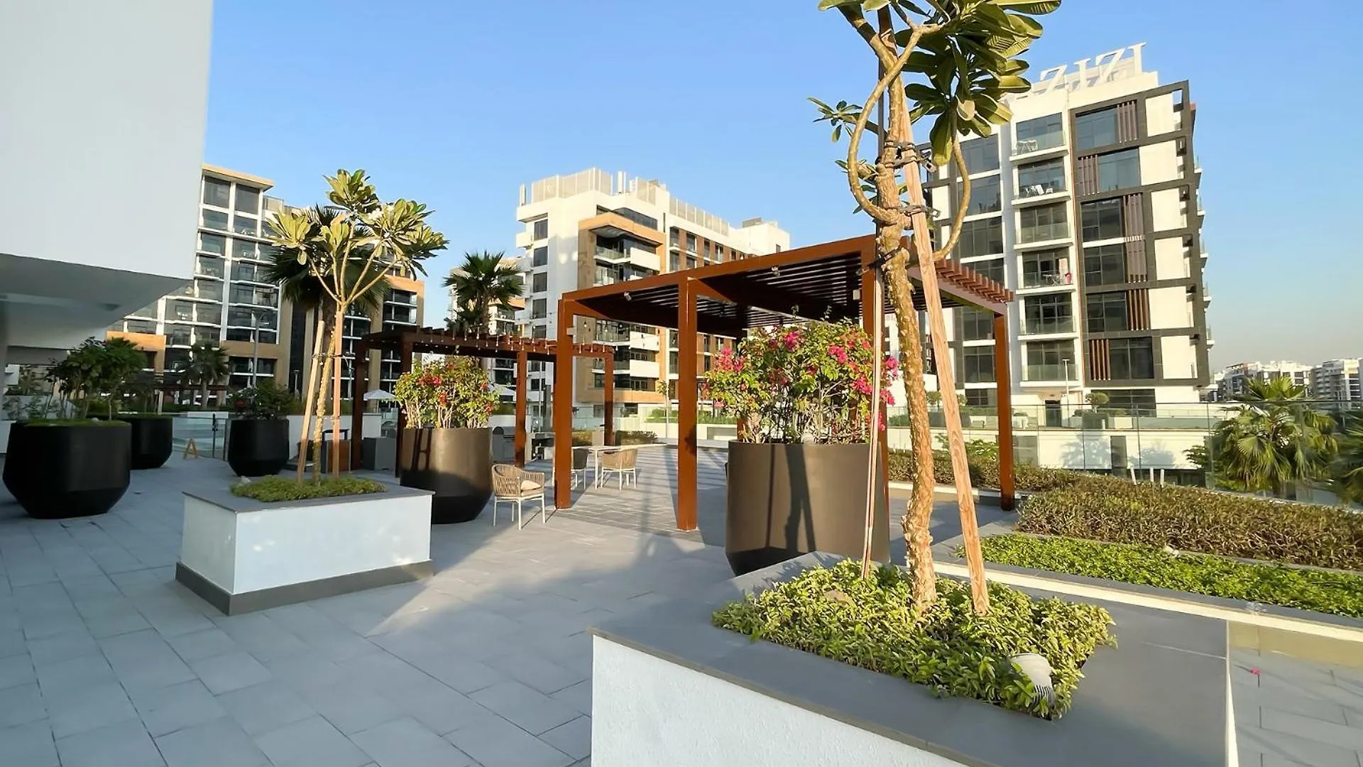 Apartment Modern & Bright Studio Space Dubai United Arab Emirates