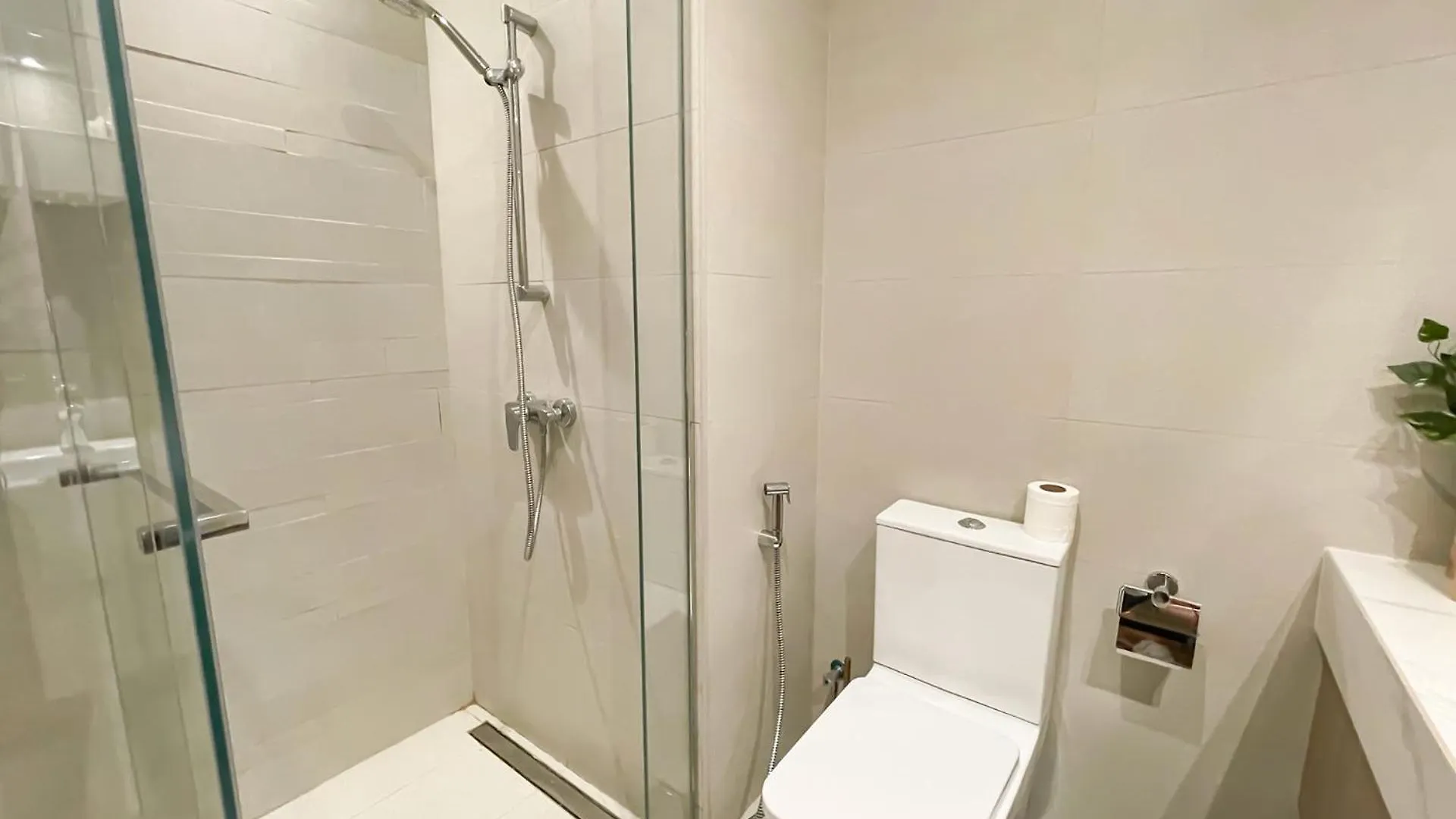 Modern & Bright Studio Space Dubai